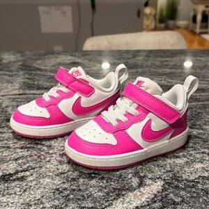 Nike Kids Sneakers in Pink and White